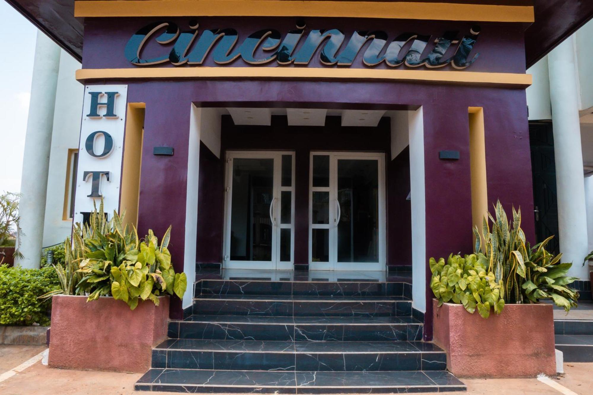 Cincinnati Hotel Yaoundé Екстериор снимка