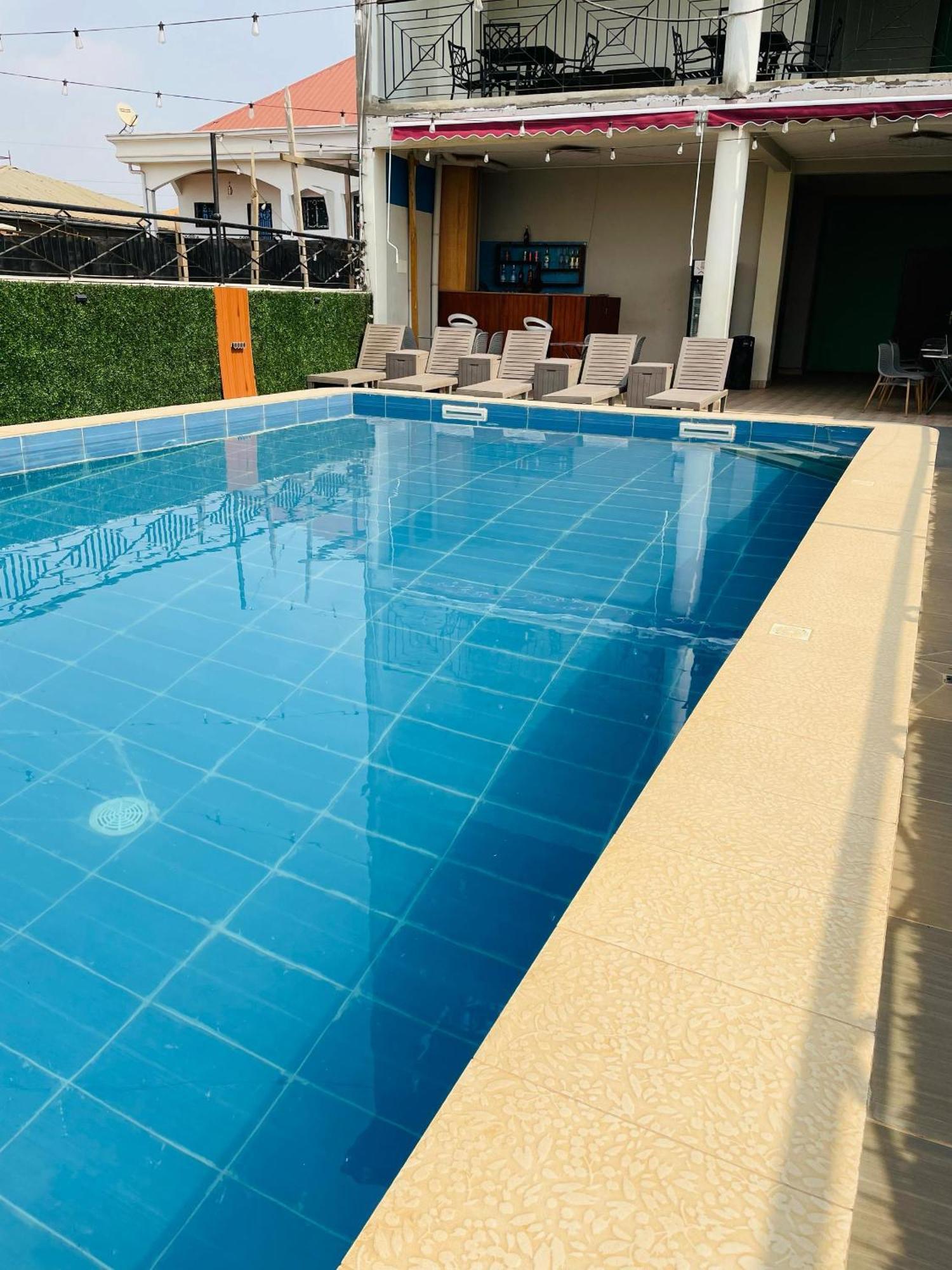 Cincinnati Hotel Yaoundé Екстериор снимка